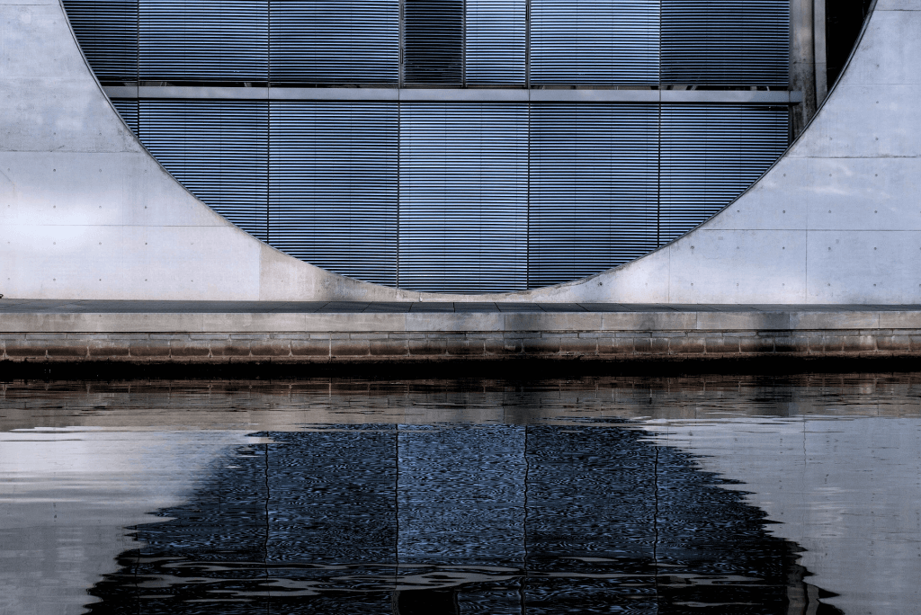 Homepage Startseite Final Eyes Title Picture aesthetic architecure